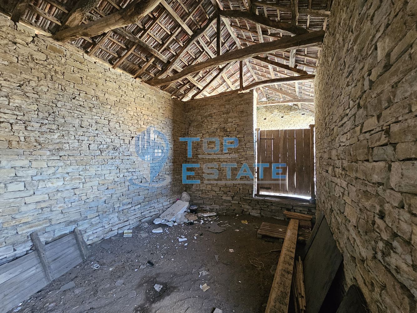 Двуетажна къща след ремонт с голям двор в село Горна Липница, област Велико Търново - 0