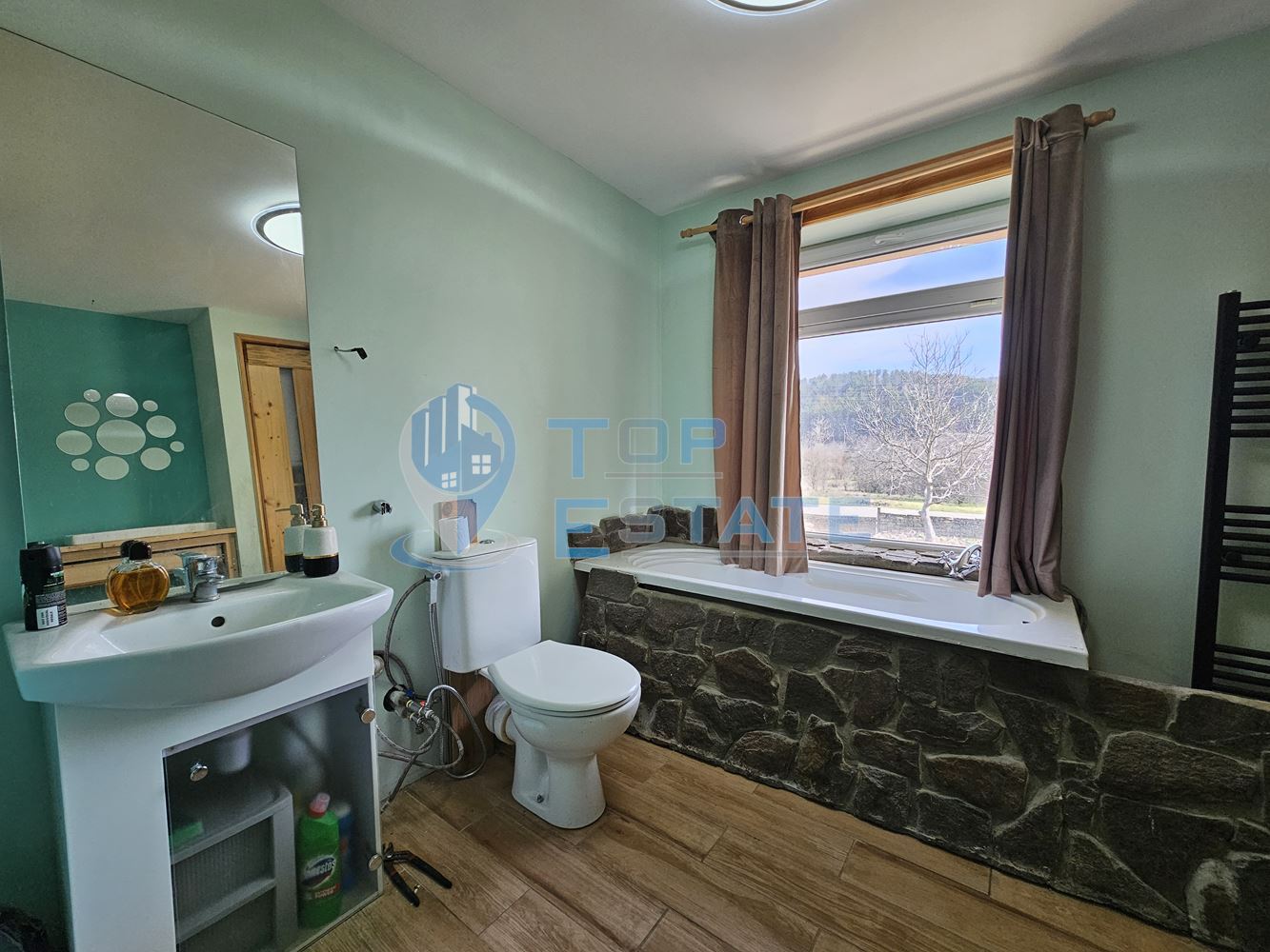 Двуетажна къща след ремонт с голям двор в село Горна Липница, област Велико Търново - 0