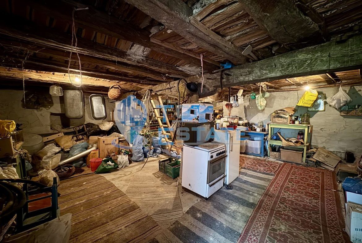 Къща с кладенец и голям двор в село Сушица, област Велико Търново - 0