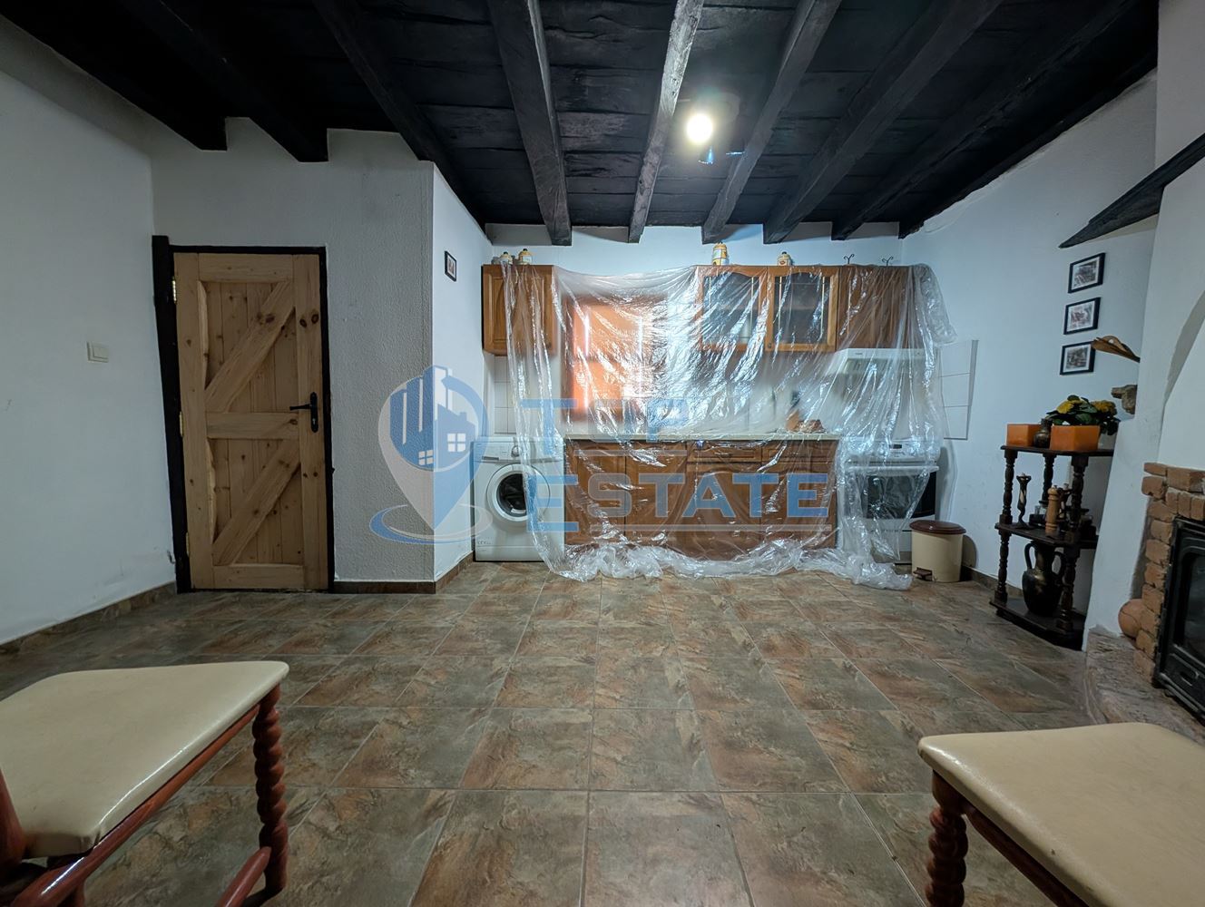 Двуетажна къща във възрожденски стил с кладенец в село Драгижево - 0