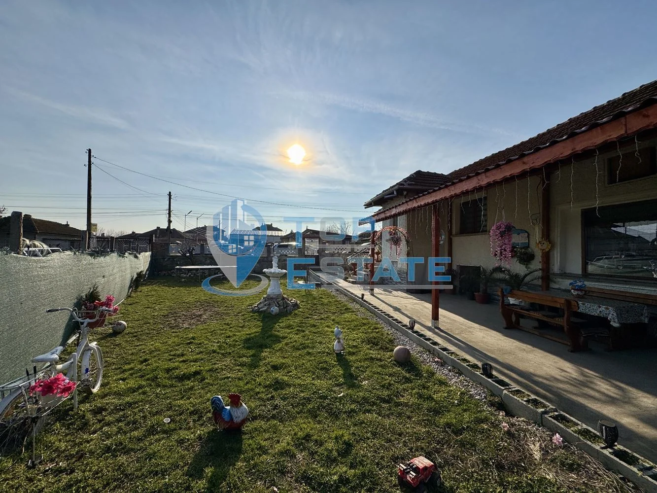 Обзаведена тухлена къща с прекрасен двор в град Полски Тръмбеш, област Велико Търново - 0