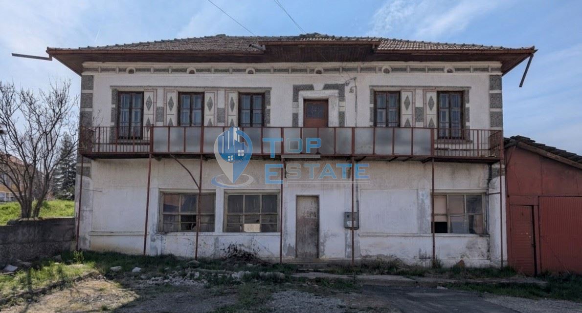 Просторна двуетажна къща в центъра на село Драгижево-0 Просторна двуетажна къща в центъра на село Драгижево - 0