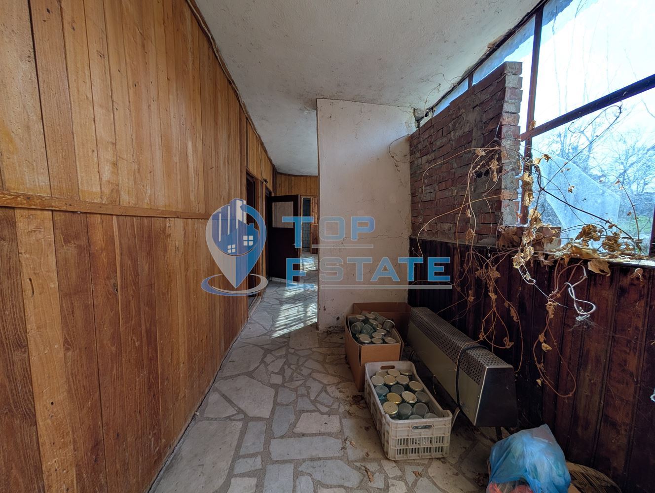 Просторна двуетажна къща в центъра на село Драгижево - 0