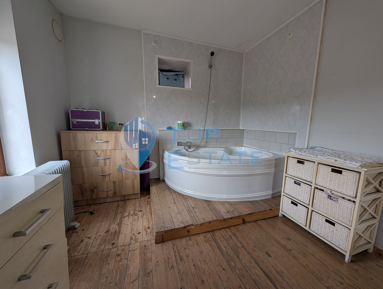 Тухлена къща с гараж и голям двор в село Раданово - 0