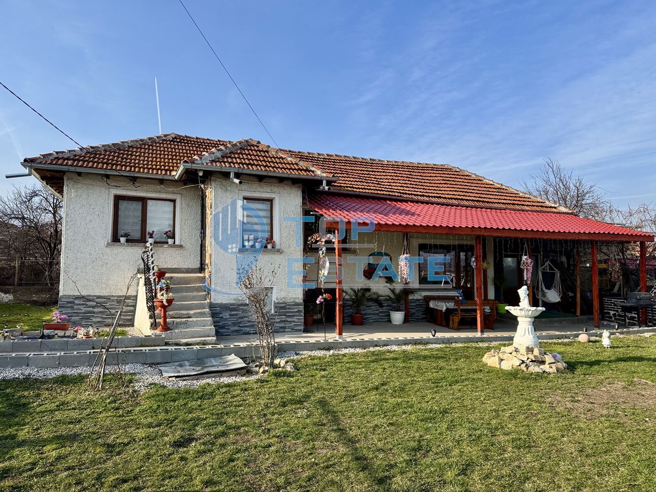 Обзаведена тухлена къща с прекрасен двор в град Полски Тръмбеш, област Велико Търново - 0