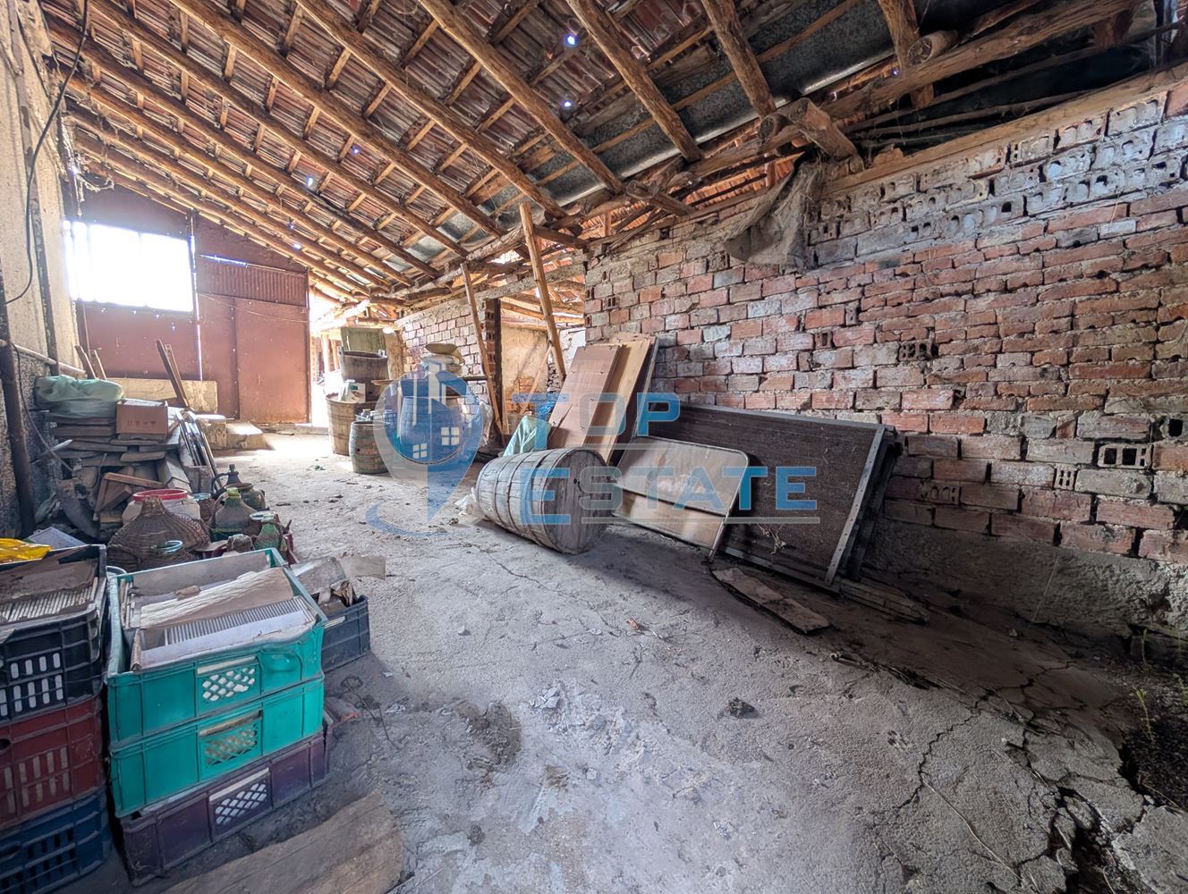 Просторна двуетажна къща в центъра на село Драгижево - 0