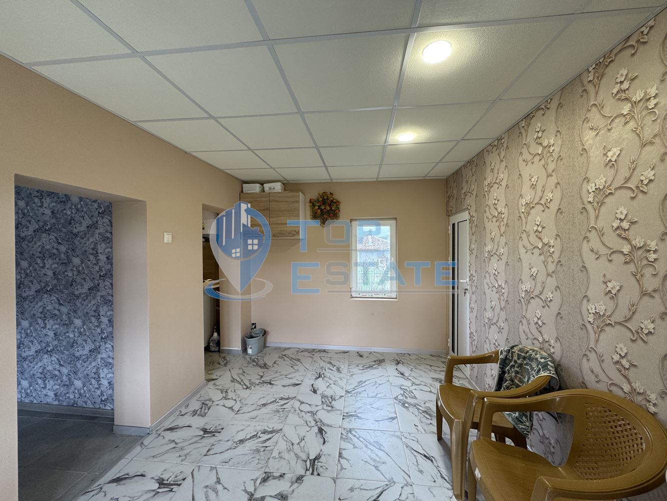 Къща с кладенец и допълнителна постройка в село Пчелище, област Велико Търново - 0