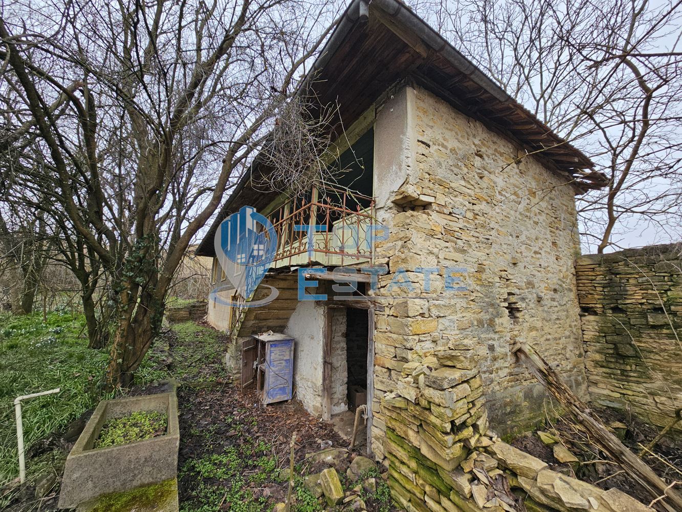 Голям парцел със стара къща и два кладенеца в село Паскалевец, област Велико Търново - 0