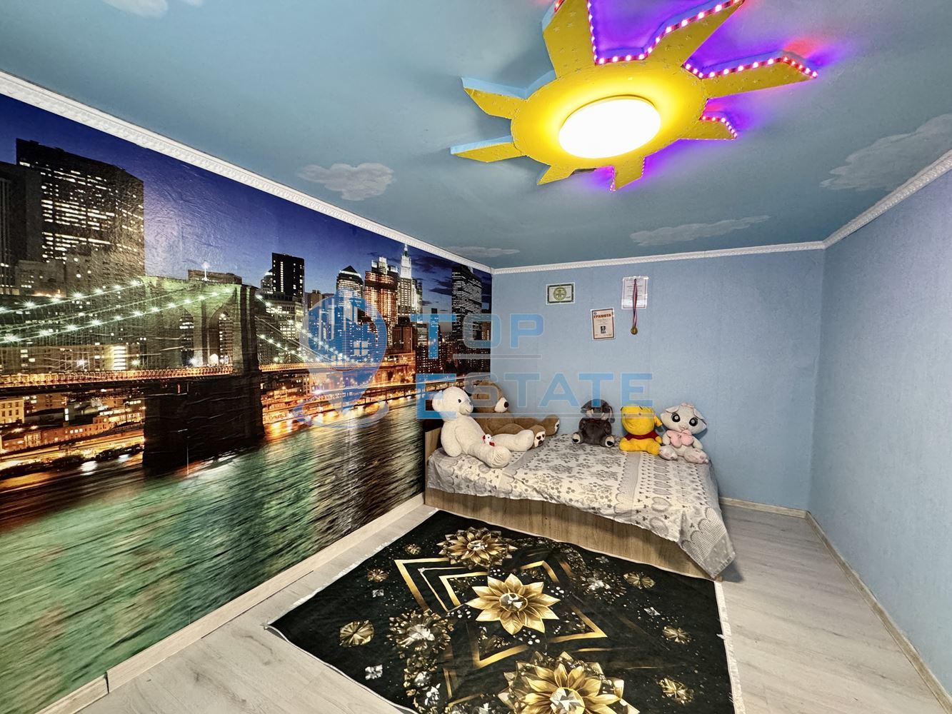 Обзаведена тухлена къща с прекрасен двор в град Полски Тръмбеш, област Велико Търново - 0