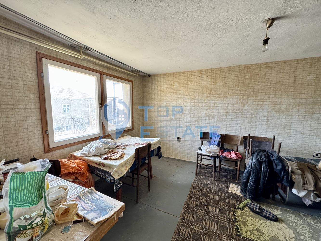 Масивна тухлена къща с кладенец и голям двор в село Ново Градище, област Велико Търново - 0