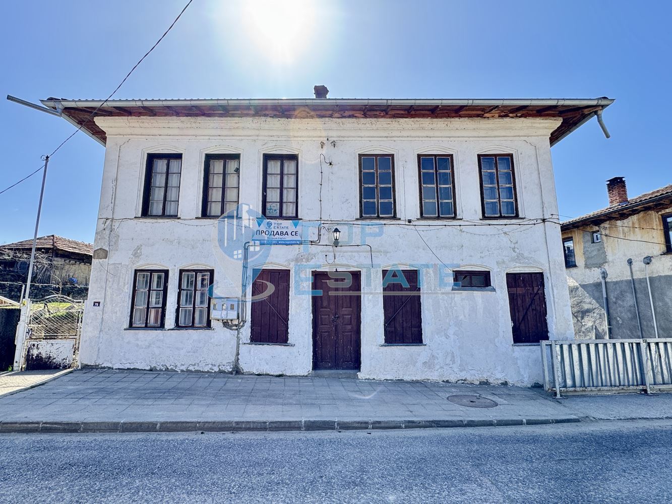 Двуетажна тухлена къща с допълнителна постройка в град Елена, област Велико Търново-0 Двуетажна тухлена къща с допълнителна постройка в град Елена, област Велико Търново - 0