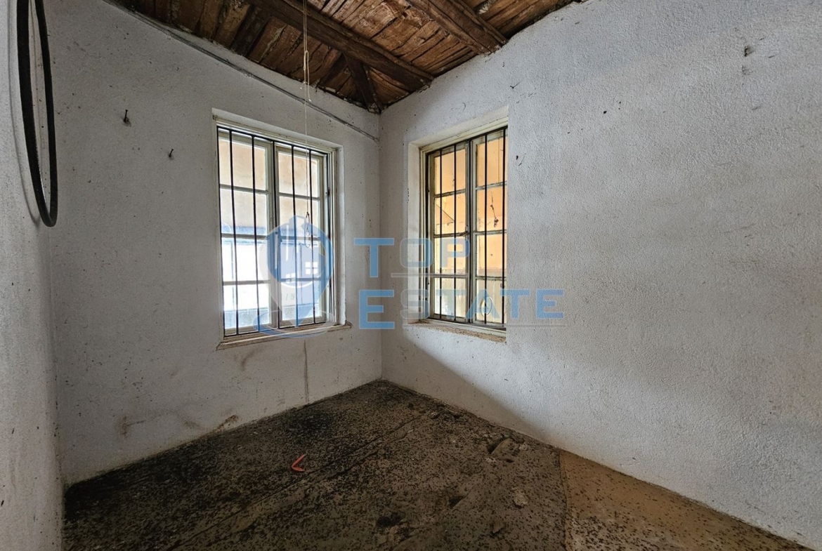 Едноетажна къща близо до река с голям двор в село Росно, област Велико Търново - 0