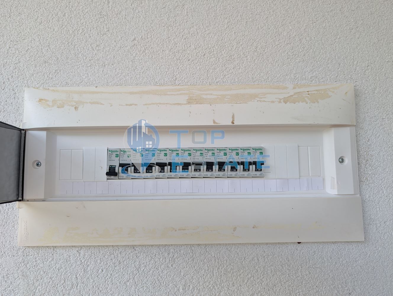 Едноетажна реновирана тухлена къща с голям двор в село Русаля - 0