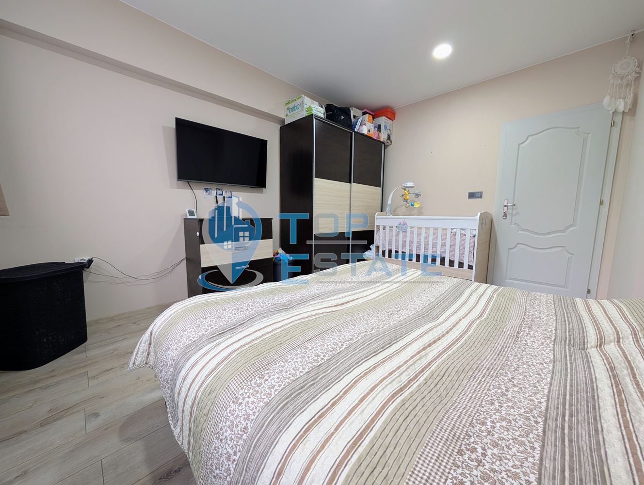 Ремонтиран тристаен тухлен апартамент в централната част на град Плачковци - 0