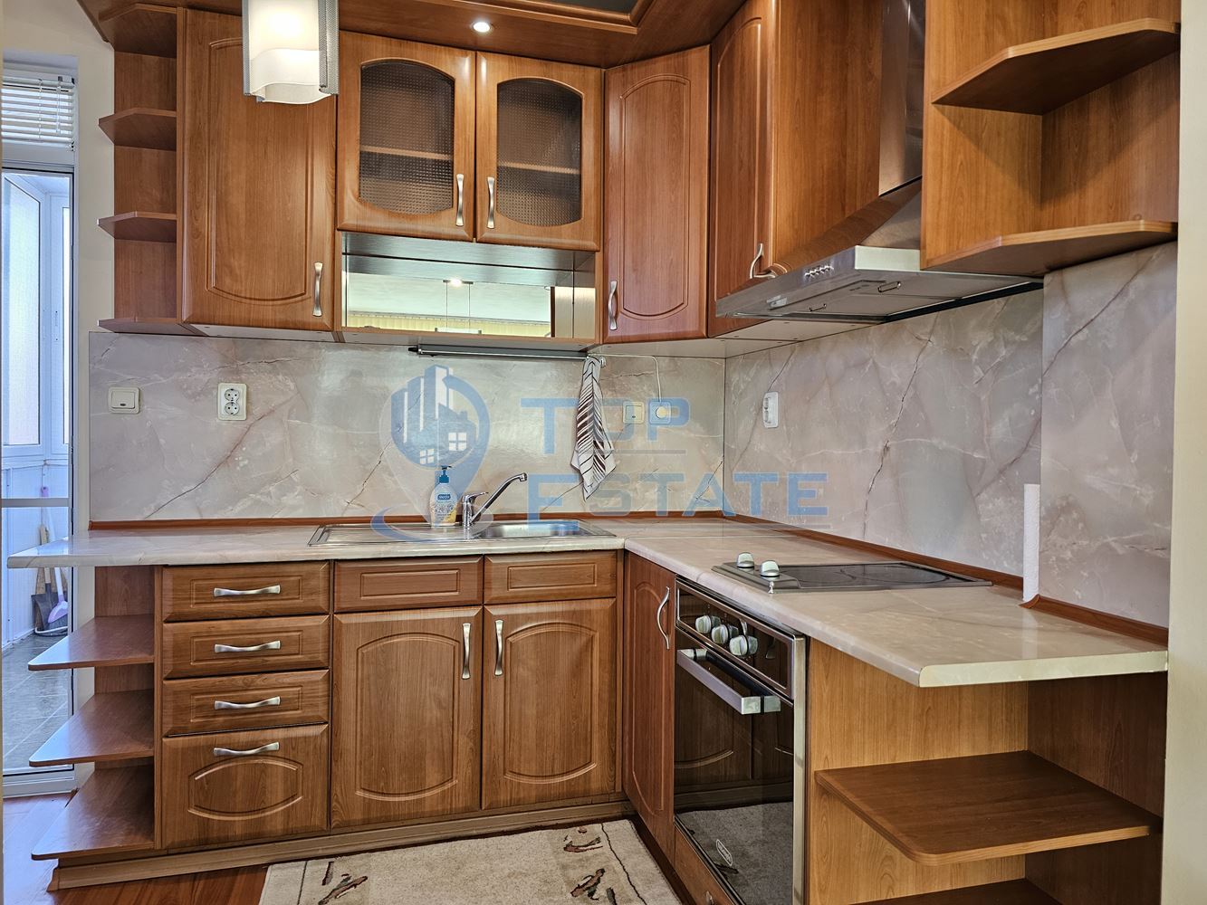 Многостаен, обзаведен апартамент в широкия център в град Велико Търново - 0