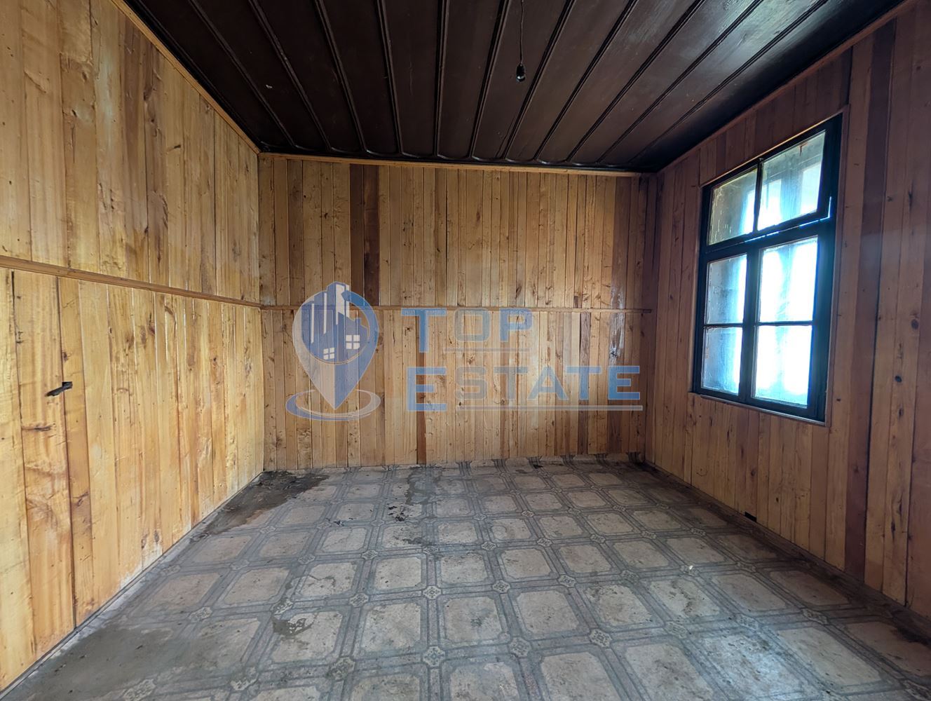 Просторна двуетажна къща в центъра на село Драгижево - 0