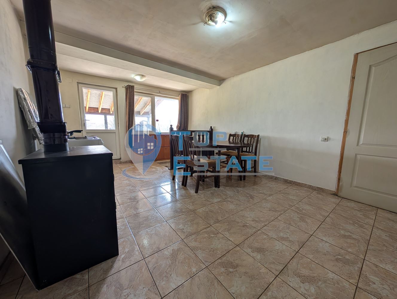 Просторна тухлена къща с кладенец и голям двор в село Раданово - 0