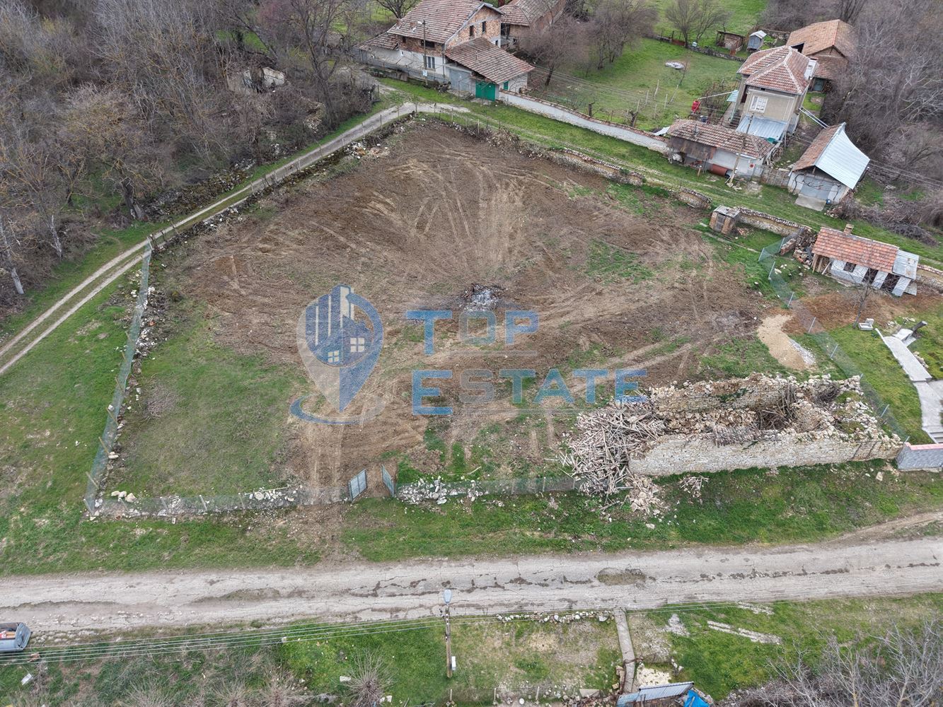 Голям парцел в регулация в село Русаля - 0