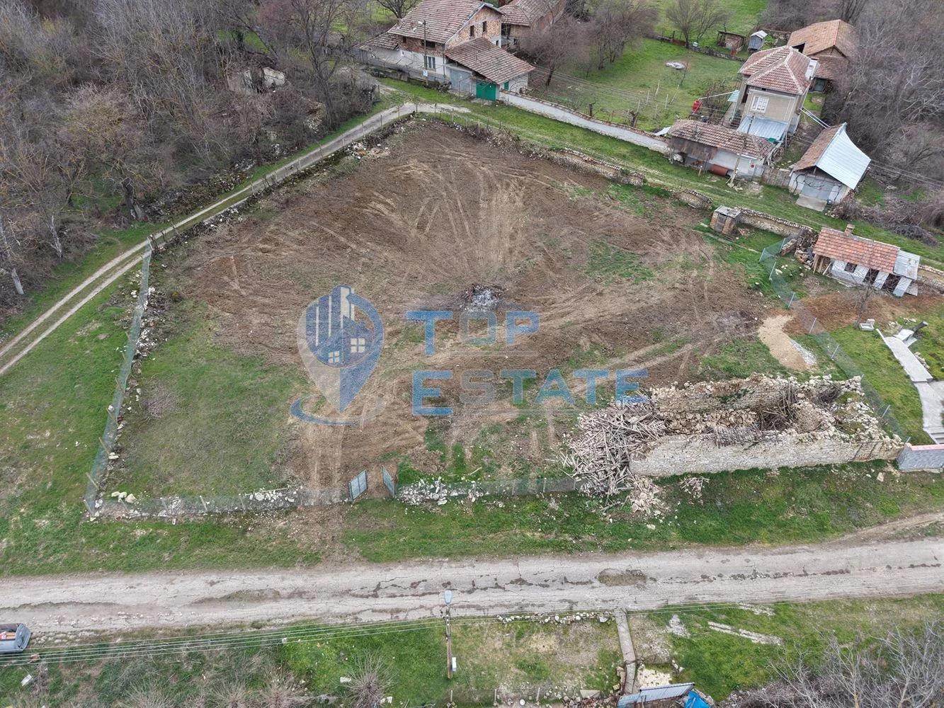 Голям парцел в регулация в село Русаля - 0