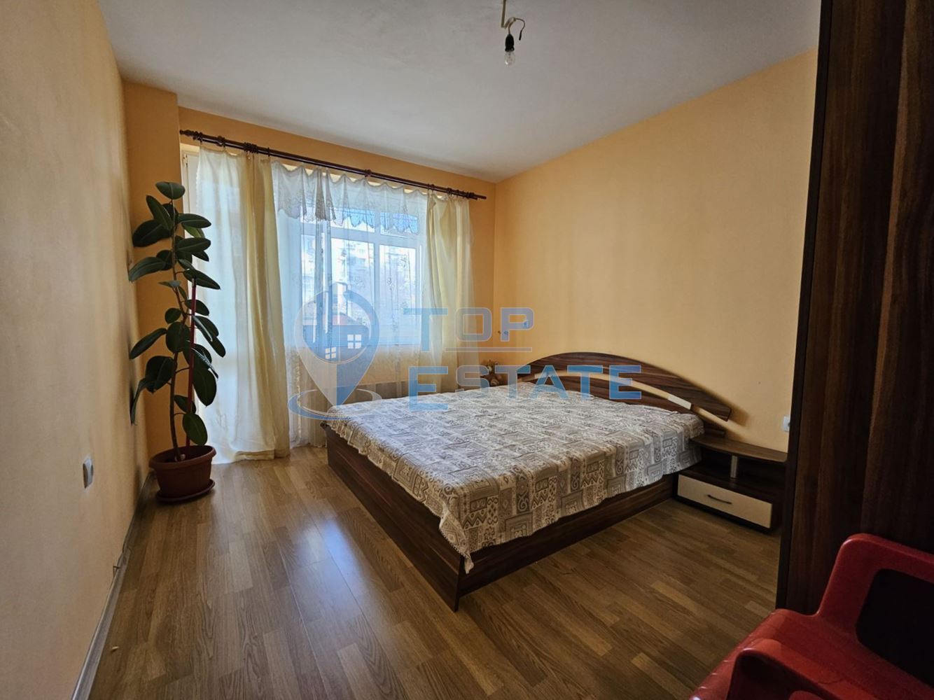 Двустаен, обзаведен апартамент в квартал Колю Фичето, град ВеликоТърново - 0