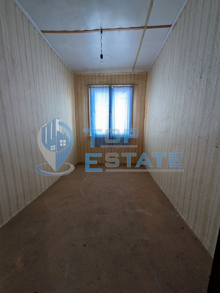 Едноетажна тухлена къща с гараж и кладенец в село Правда - 0