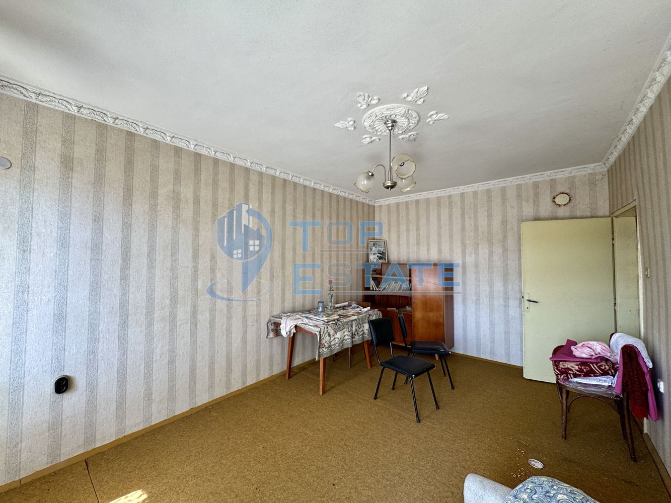 Масивна тухлена къща с кладенец и голям двор в село Ново Градище, област Велико Търново - 0