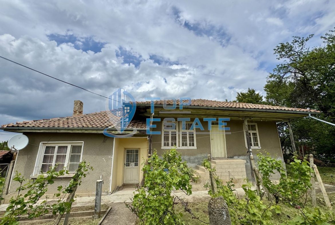 Къща с кладенец и голям двор в село Сушица, област Велико Търново - 0