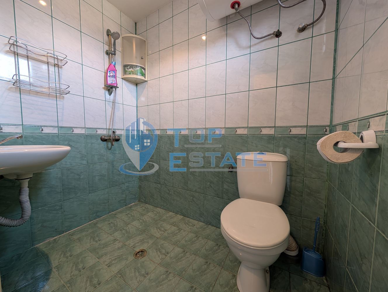 Просторна тухлена къща с кладенец и голям двор в село Раданово - 0