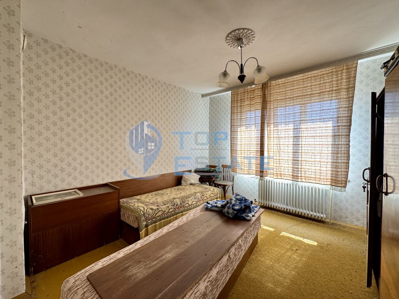 Масивна тухлена къща с кладенец и голям двор в село Ново Градище, област Велико Търново - 0