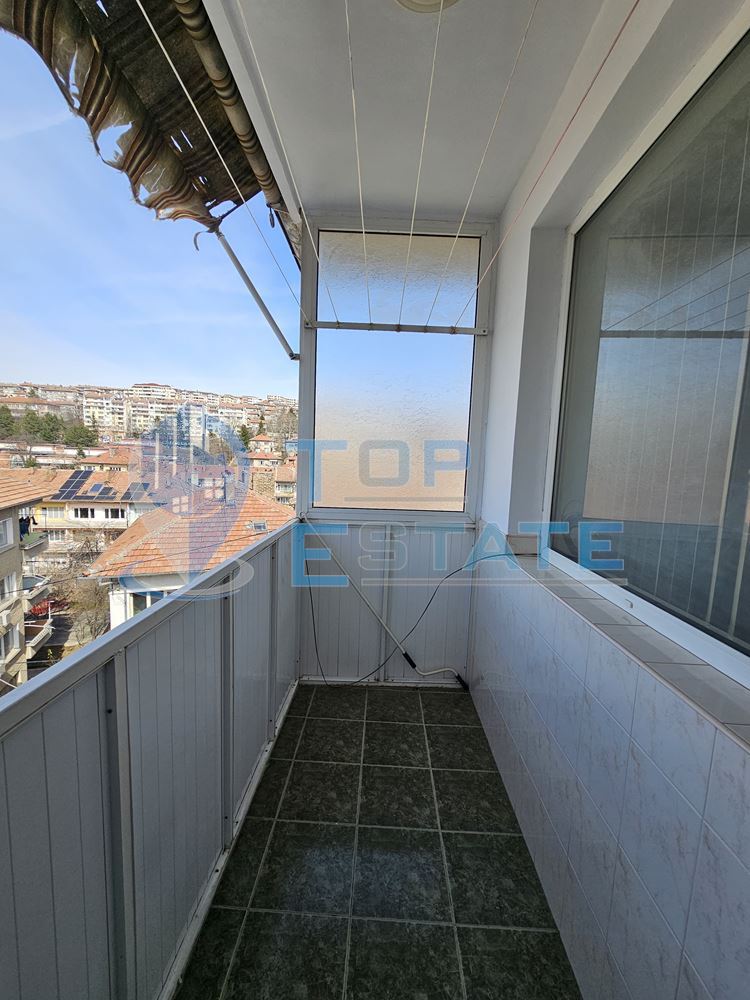 Многостаен, обзаведен апартамент в широкия център в град Велико Търново - 0