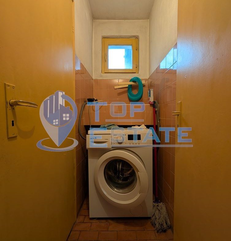 Двуетажна масивна къща в град Стражица - 0