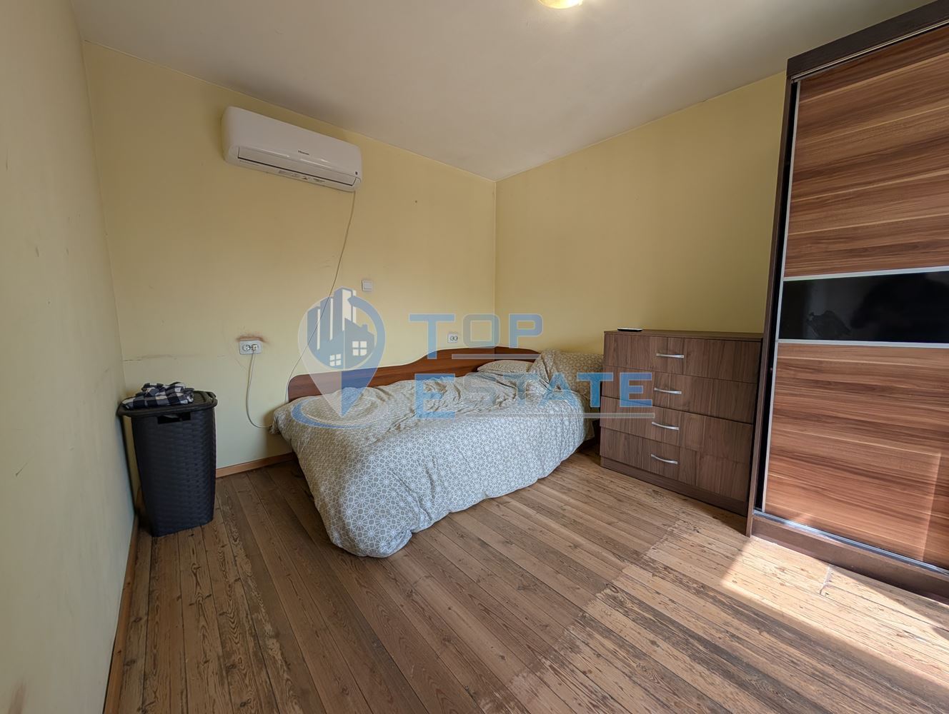 Тухлена къща с гараж и голям двор в село Раданово - 0