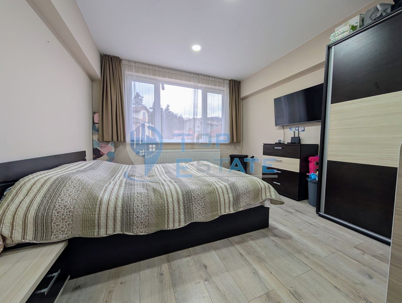 Ремонтиран тристаен тухлен апартамент в централната част на град Плачковци - 0