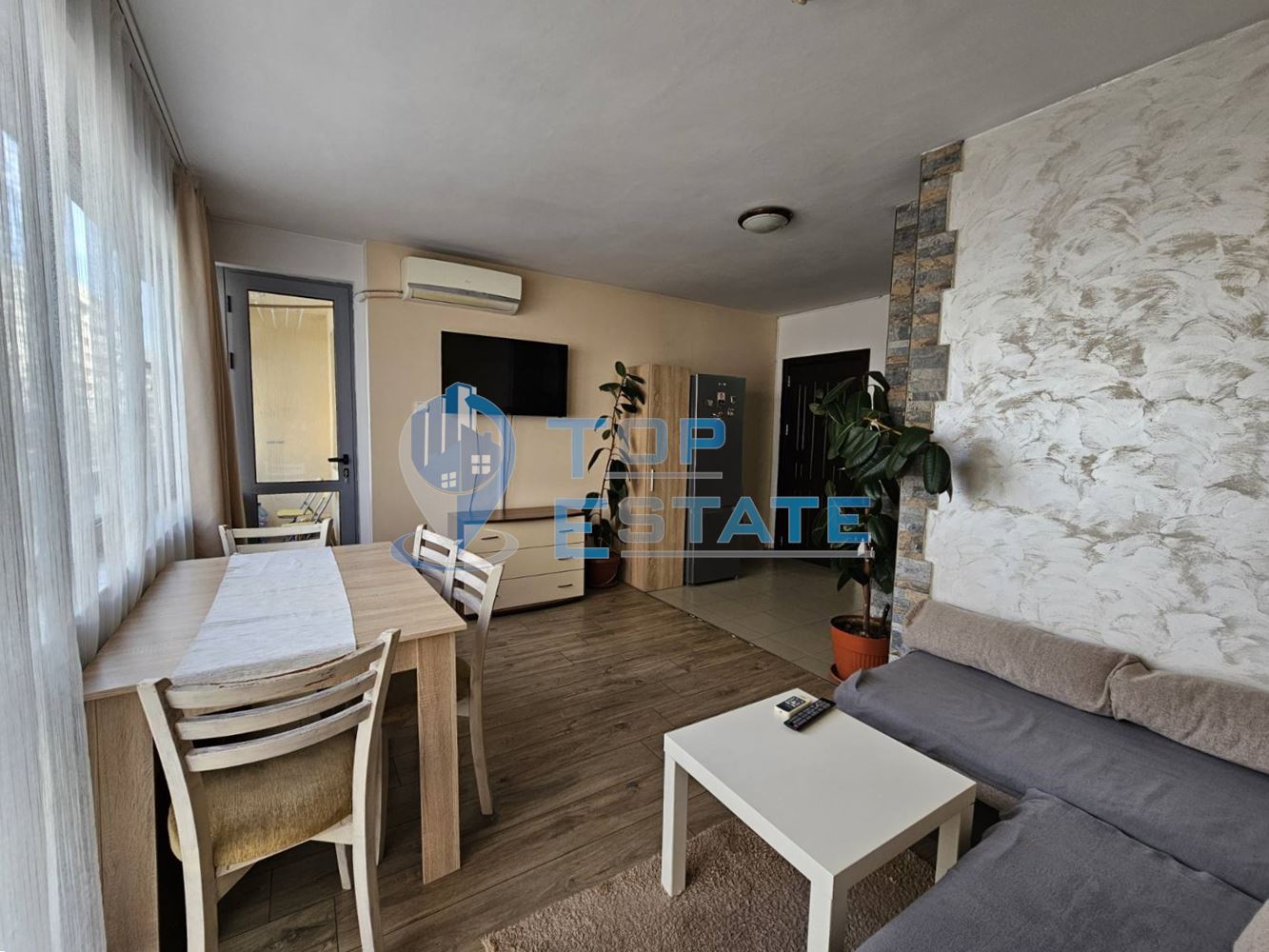 Двустаен, обзаведен апартамент в квартал Колю Фичето, град ВеликоТърново - 0