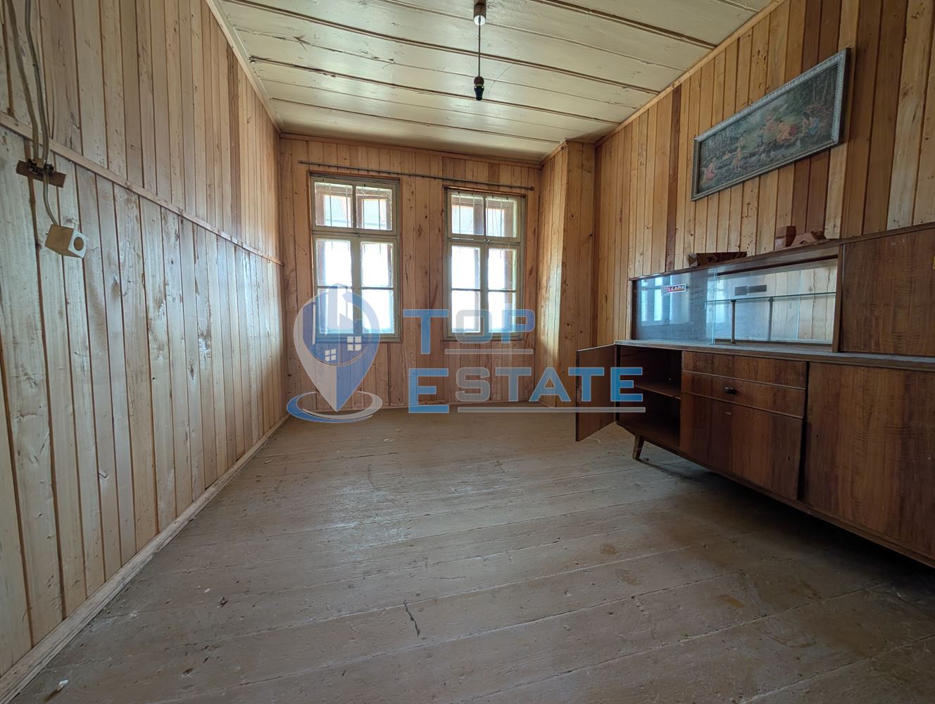 Просторна двуетажна къща в центъра на село Драгижево - 0