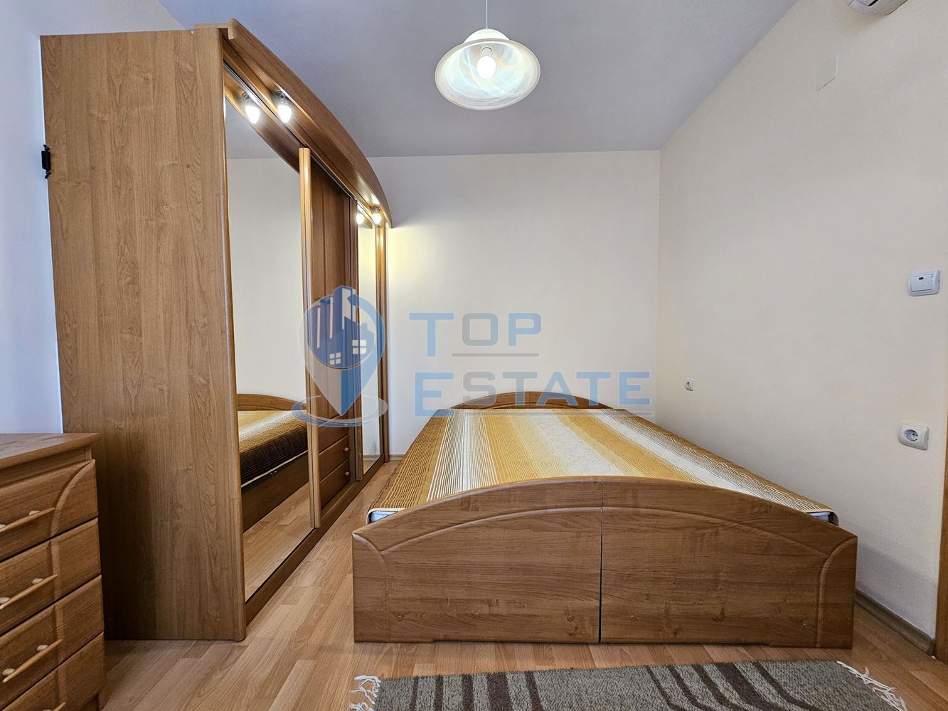 Многостаен, обзаведен апартамент в широкия център в град Велико Търново - 0