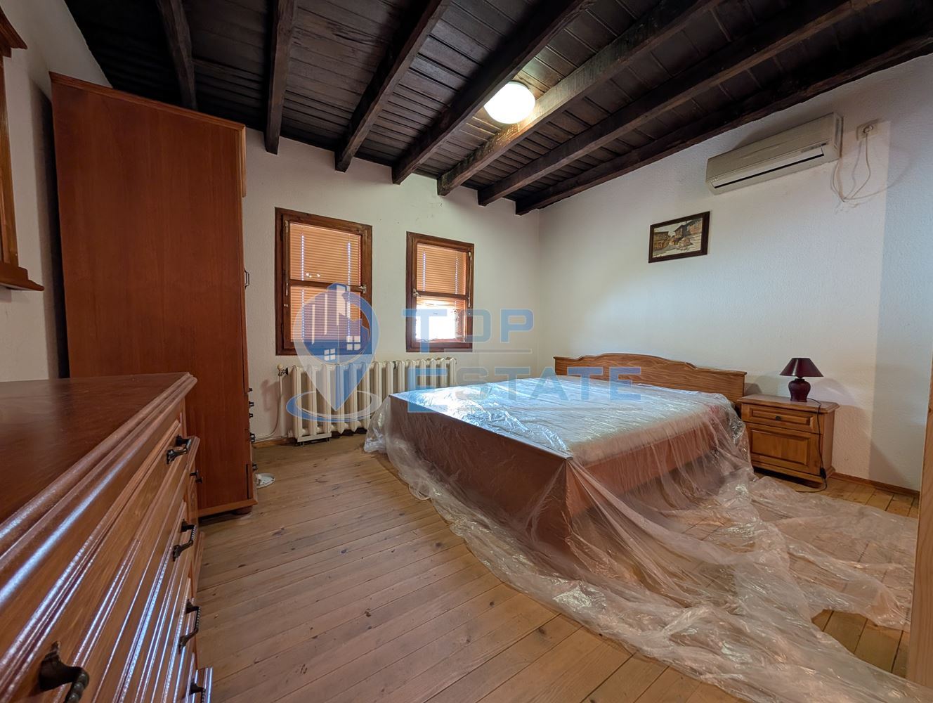 Двуетажна къща във възрожденски стил с кладенец в село Драгижево - 0