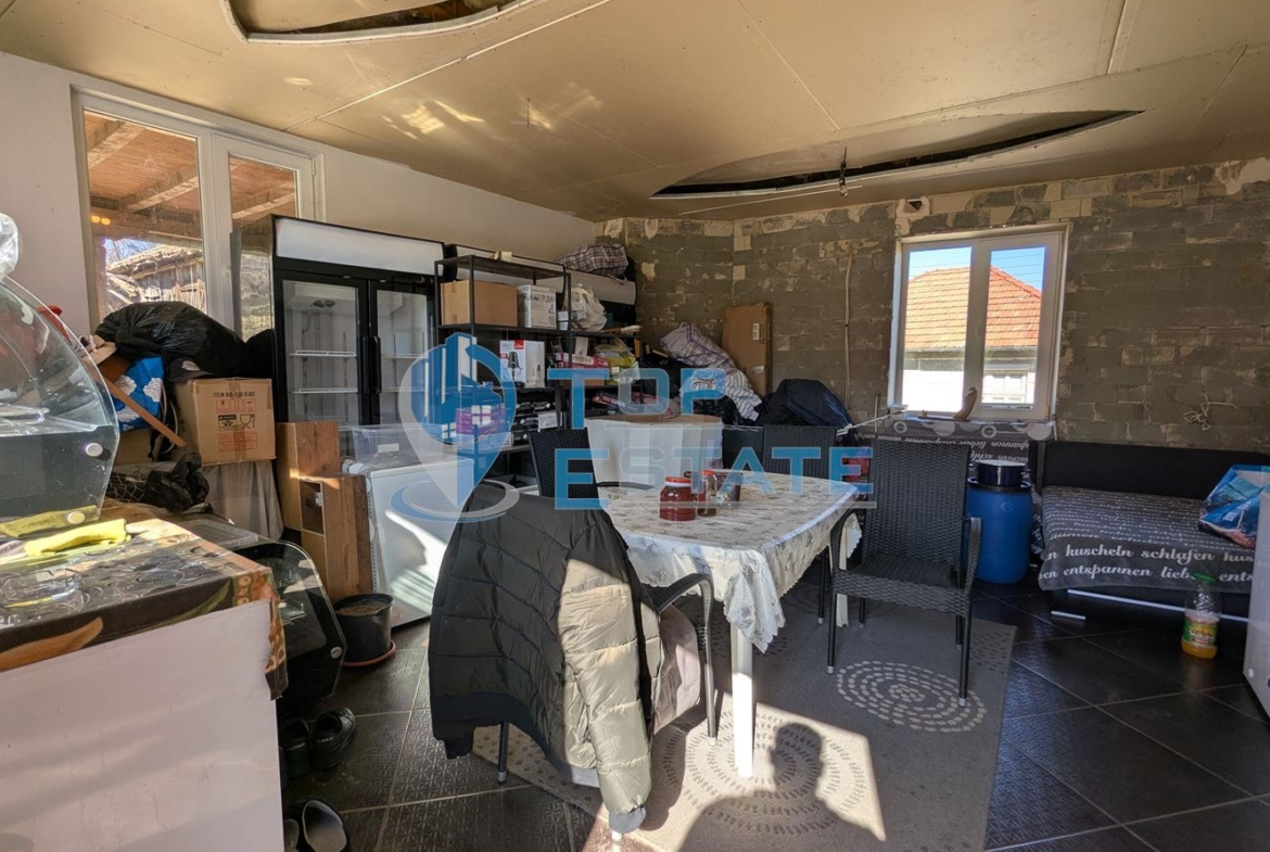 Ремонтирана и готова за нанасяне къща в село Пчелище, област Велико Търново - 0