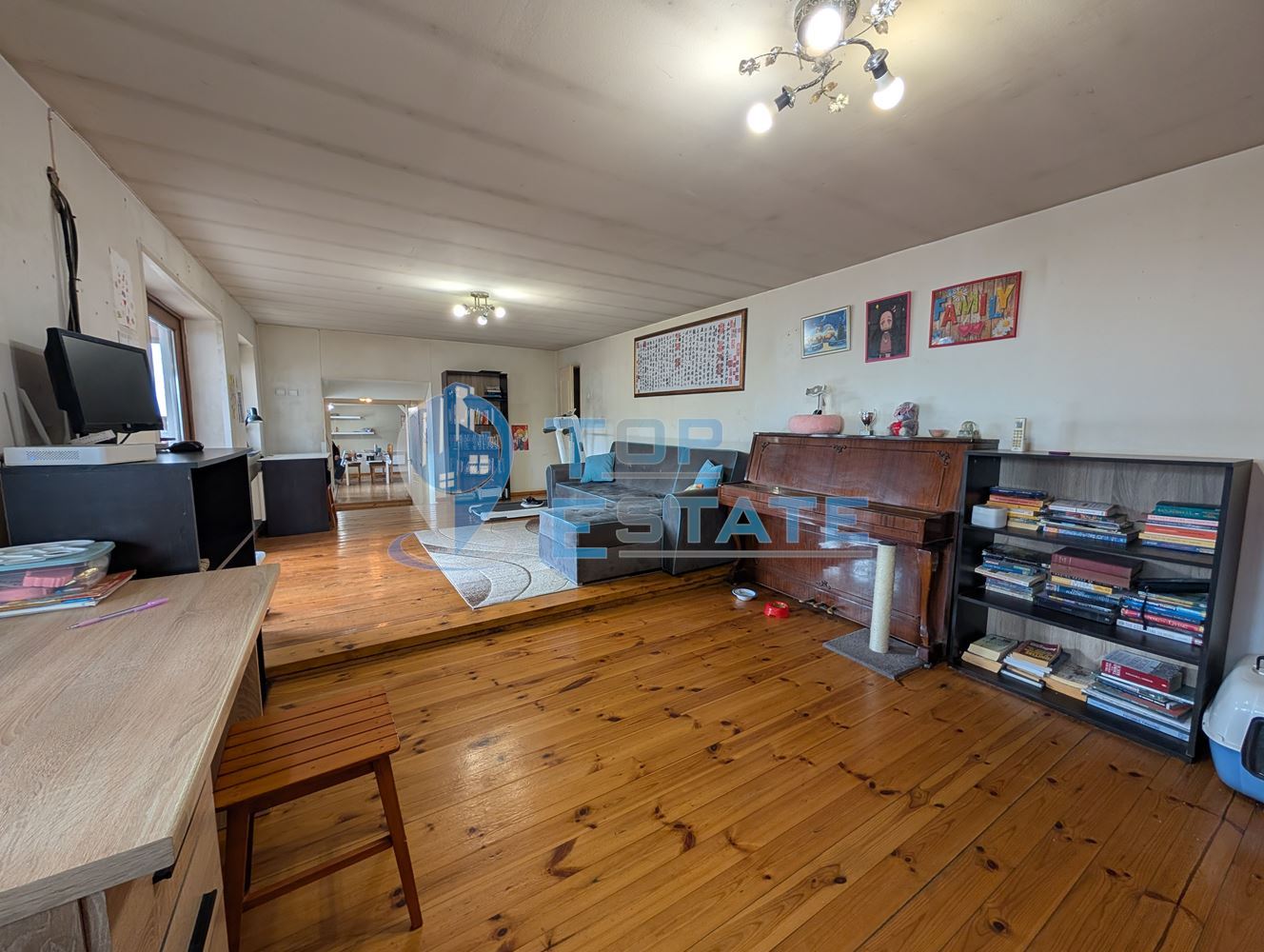 Тухлена къща с гараж и голям двор в село Раданово - 0