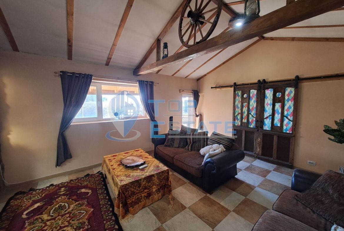 Двуетажна къща след ремонт с голям двор в село Горна Липница, област Велико Търново - 0