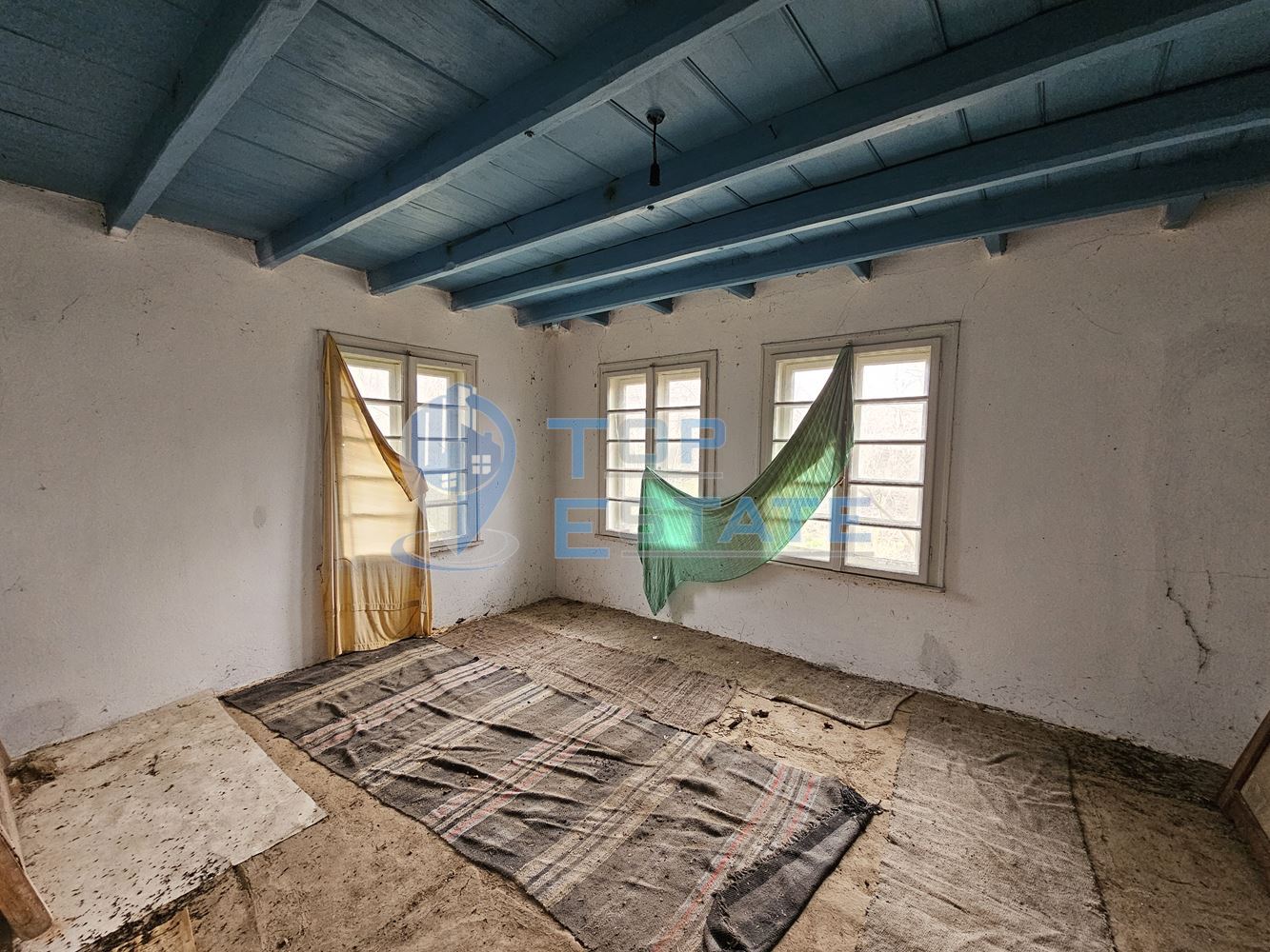 Голям парцел със стара къща и два кладенеца в село Паскалевец, област Велико Търново - 0