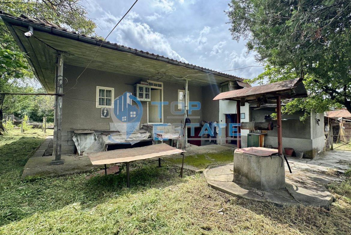 Къща с кладенец и голям двор в село Сушица, област Велико Търново - 0