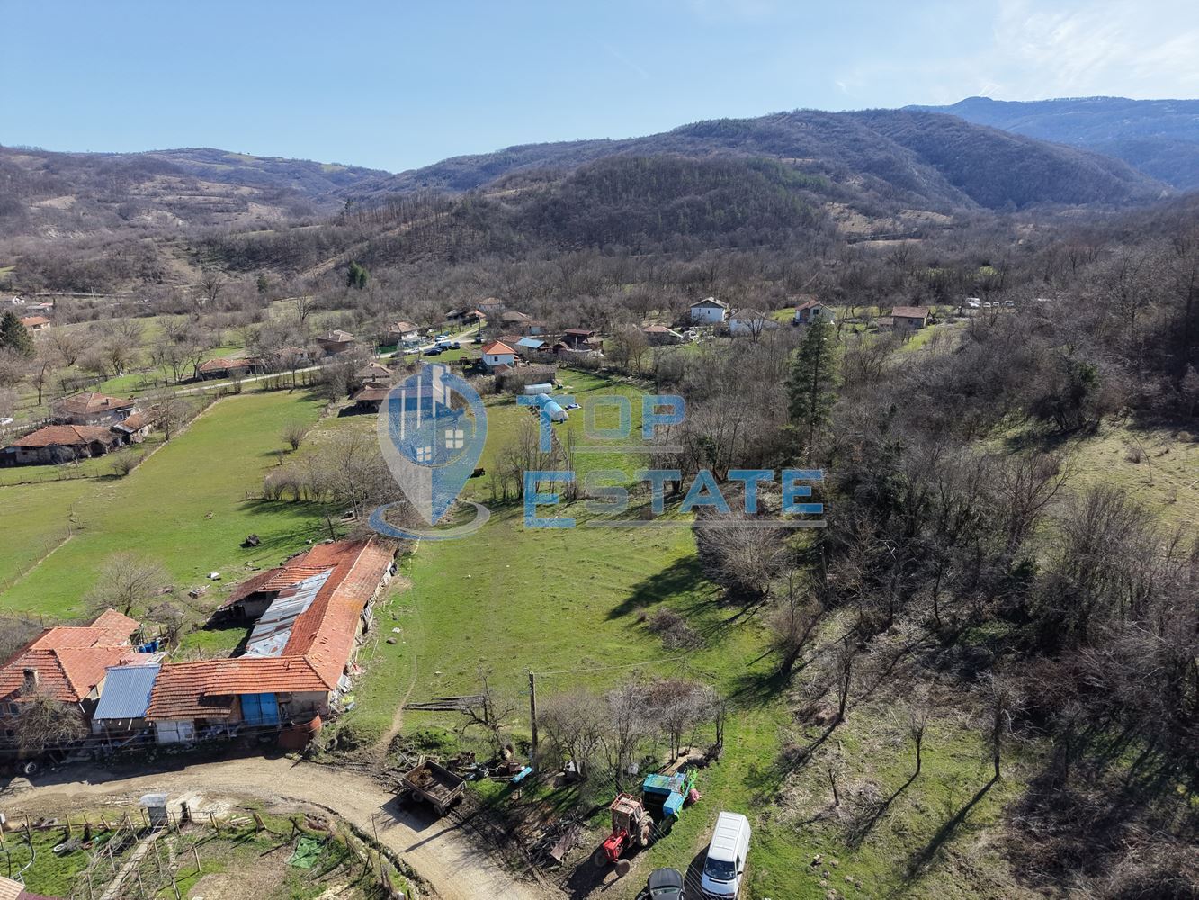 Панорамен парцел с партиди за ток и вода в планинското село Разсоха, област Велико Търново - 0