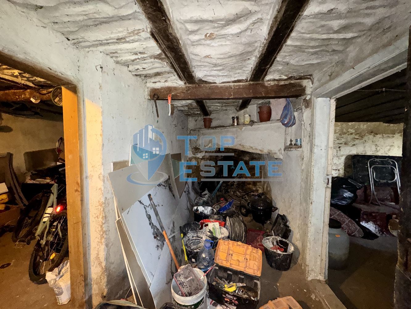 Обзаведена тухлена къща с прекрасен двор в град Полски Тръмбеш, област Велико Търново - 0