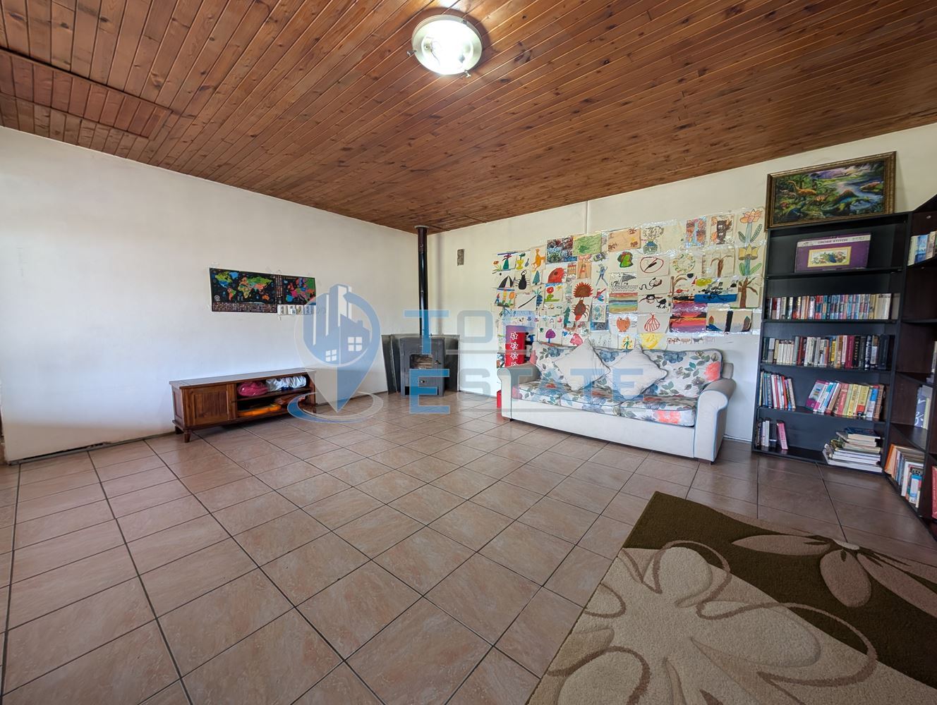 Просторна тухлена къща с кладенец и голям двор в село Раданово - 0