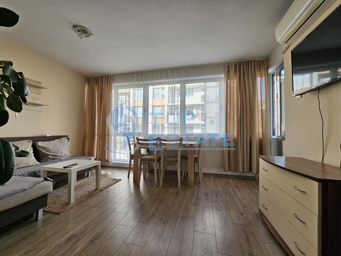 Двустаен, обзаведен апартамент в квартал Колю Фичето, град ВеликоТърново - 0