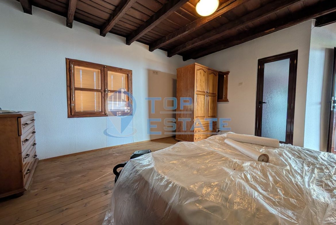 Двуетажна къща във възрожденски стил с кладенец в село Драгижево - 0