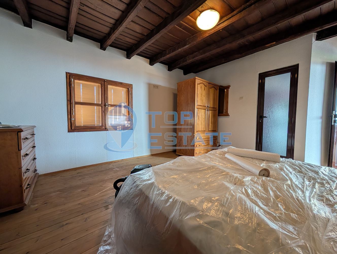 Двуетажна къща във възрожденски стил с кладенец в село Драгижево - 0