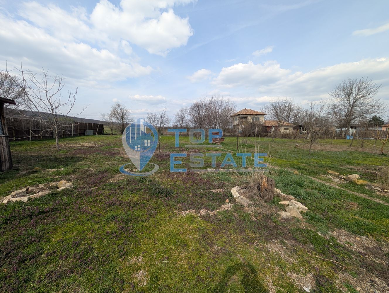 Тухлена къща с гараж и голям двор в село Раданово - 0