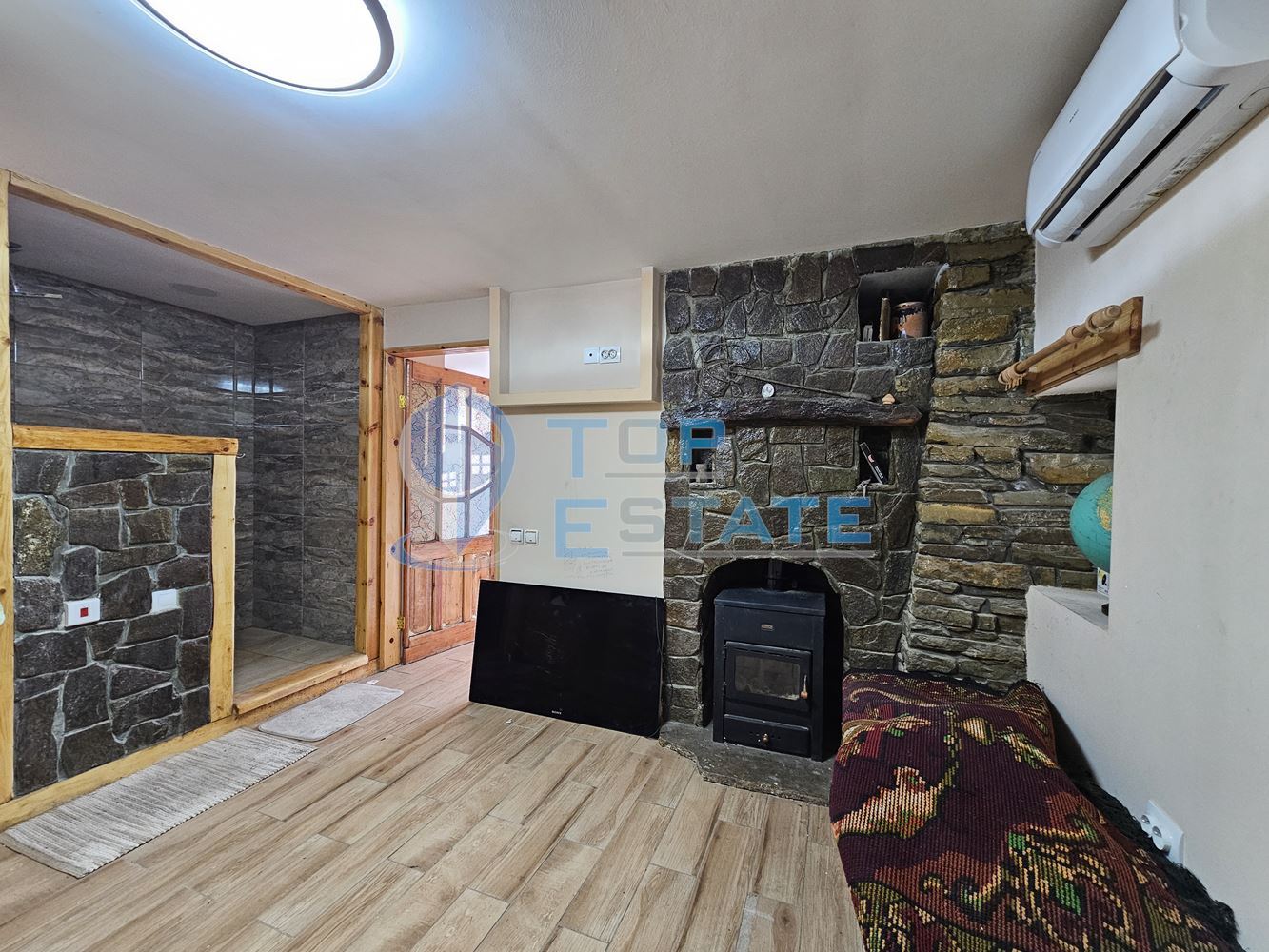 Двуетажна къща след ремонт с голям двор в село Горна Липница, област Велико Търново - 0